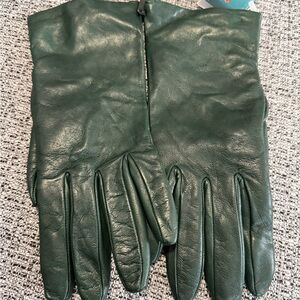 Luxurious Green Leather Gloves with Cashmere Lining
